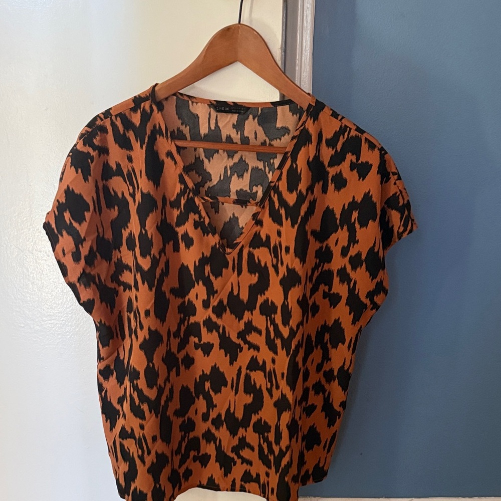 Leopard Print V-Neck Top